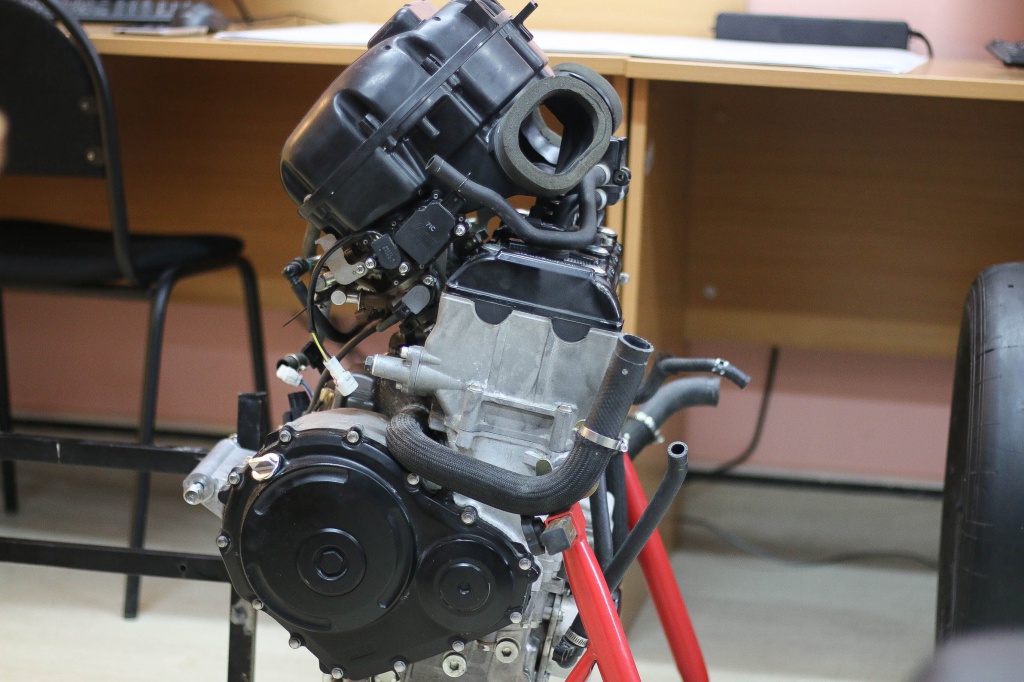 engine 3.jpg engine 3.jpg