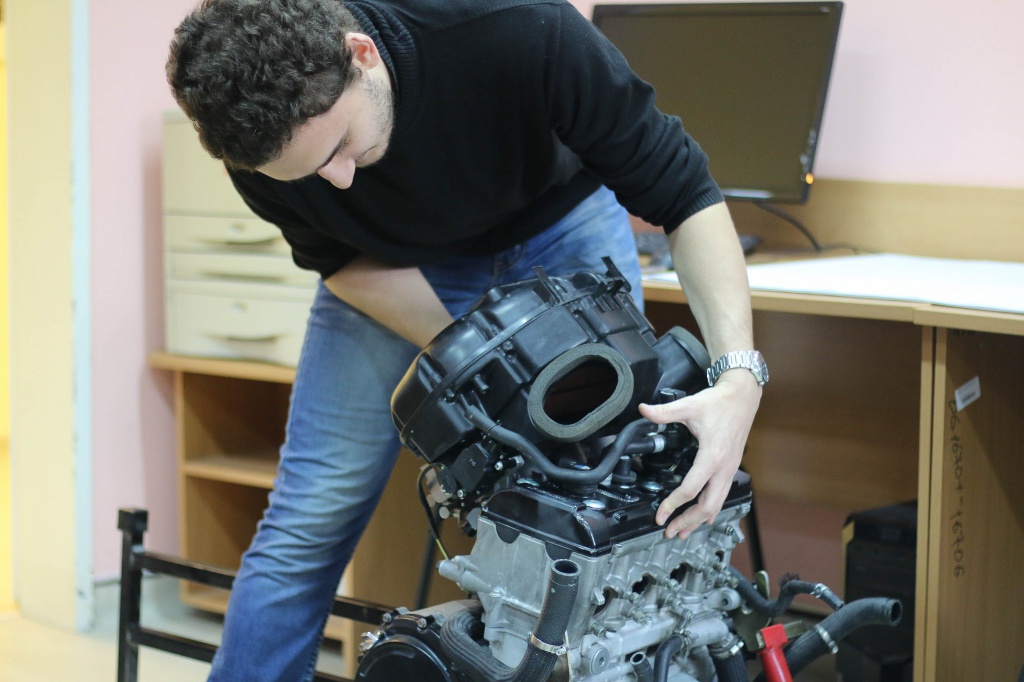 engine 1.jpg engine 1.jpg